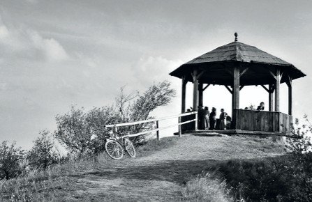 Der Pavillon auf dem Höchsten, um 1950. Foto: Josef Hofmann Der Pavillon auf dem Höchsten, um 1950. Foto: Josef Hofmann